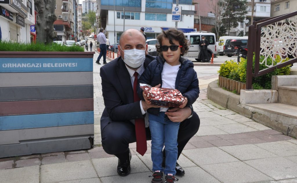 Başkan Aydın’dan çocuklara 23 nisan hediyesi