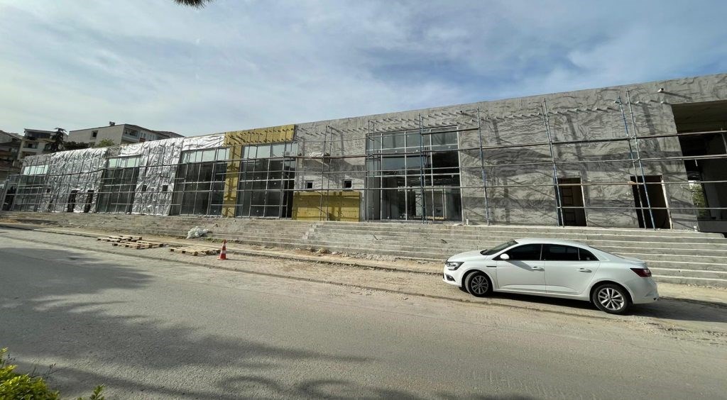 Kültür merkezinde dükkanlar meydana çıktı