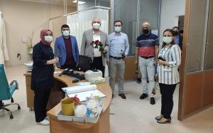 Azimle çalışan gizli kahramanlara karanfil