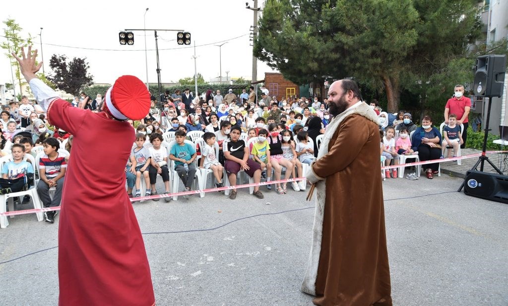 “Kavuklunun Değneği” izleyicileri ile buluştu