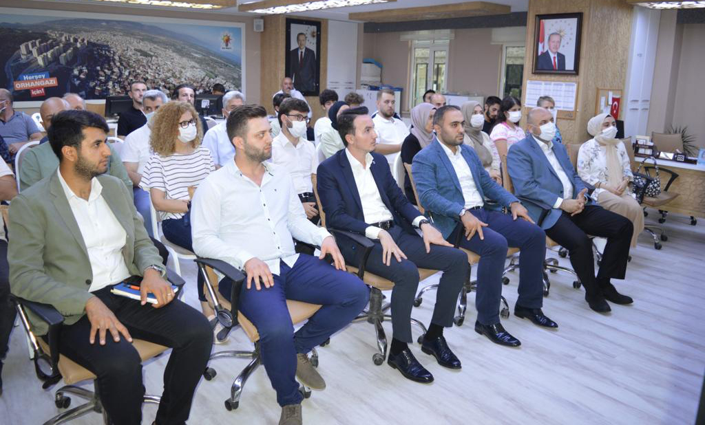 ‘Gençsin, geleceğinden vazgeçme’