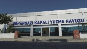 Orhangazi Kapalı Yüzme Havuzu kapılarını açtı