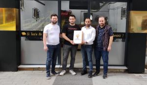 AK gençlerden  genç esnafa ziyaret