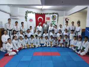 Başkan Aydın karatecileri ziyaret etti