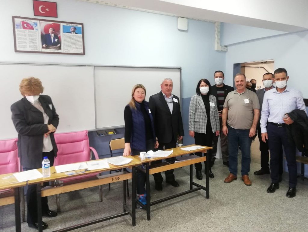 Seçim için sandığa koştular