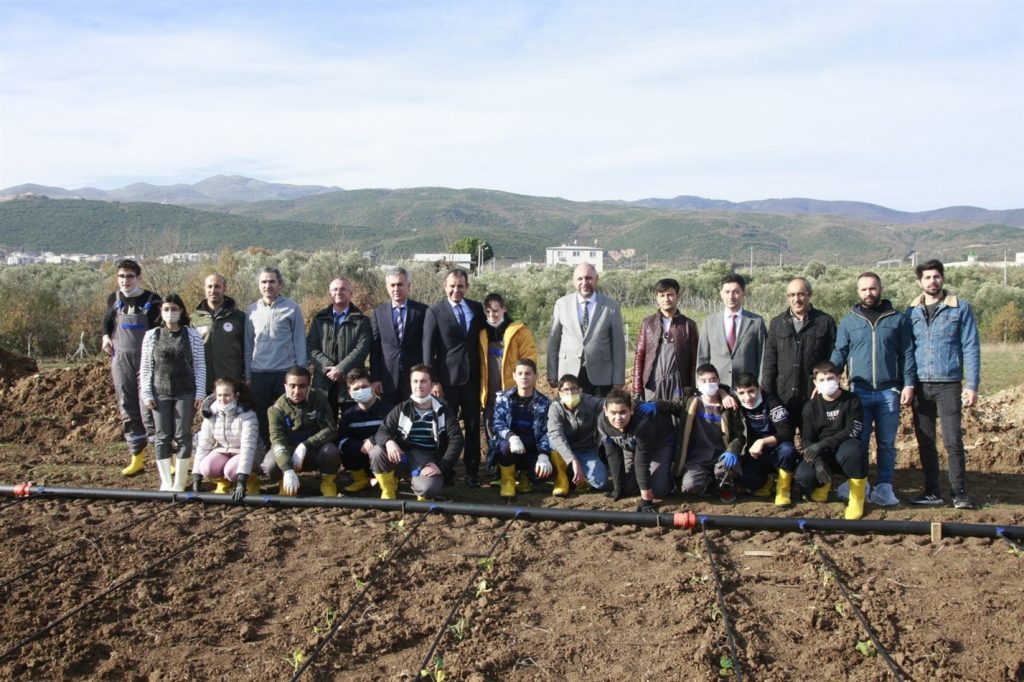 Engelsiz tarımda fidanlar toprakla buluştu
