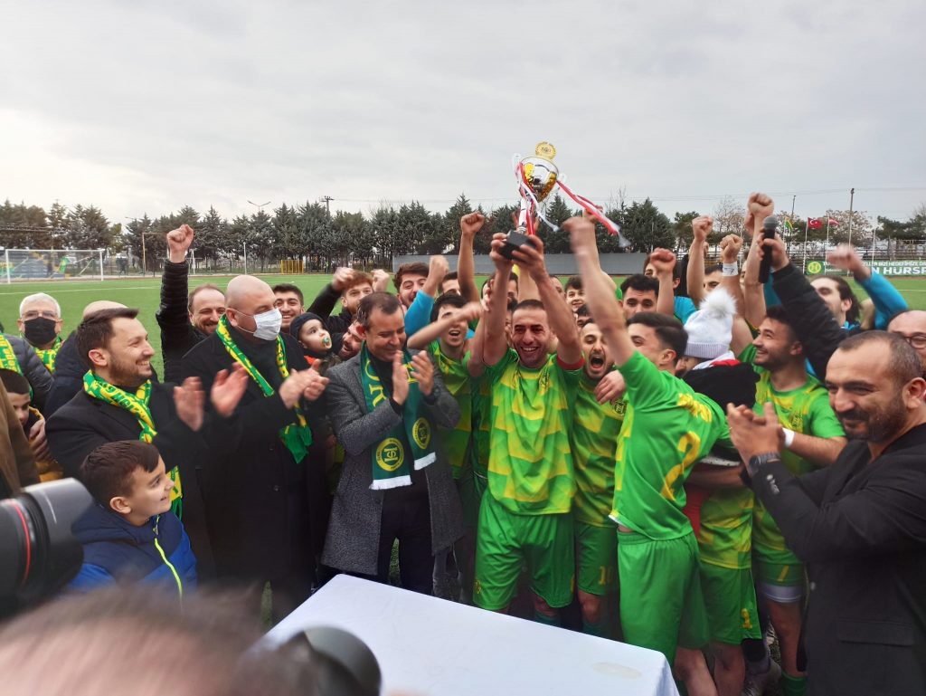 Hürspor şampiyonluk kupasını aldı