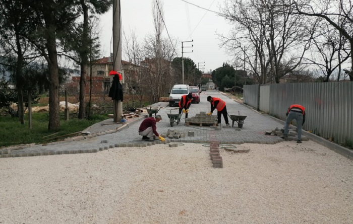 Örnekköy Mahallesinde  6000 m2  parke taşı