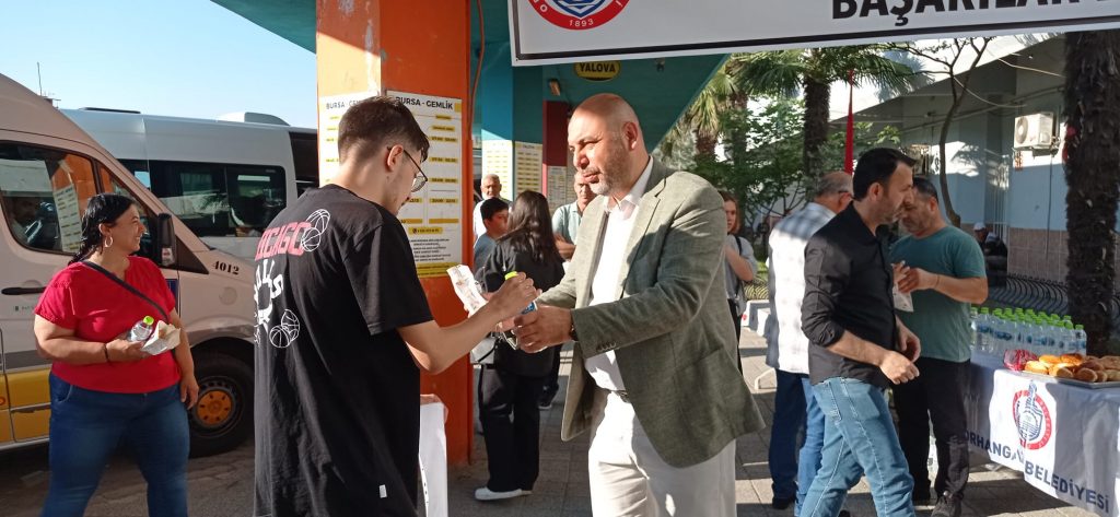 Belediye Başkanı Bekir Aydın öğrencileri sınava uğurladı