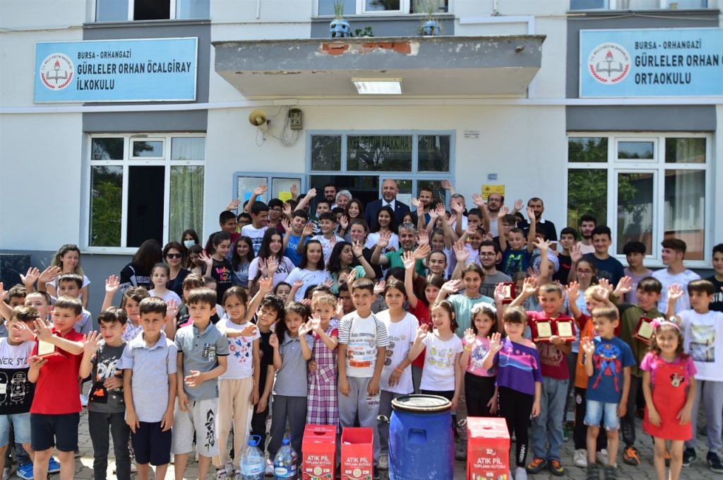 Başkan Aydın’dan Çevreci Öğrencilere Halı Saha Sözü