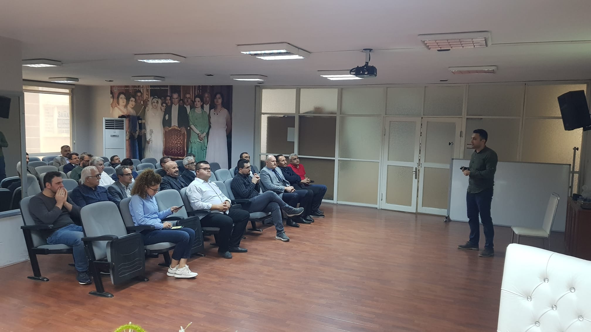 Belediye personeline sağlıklı çalışma eğitimi