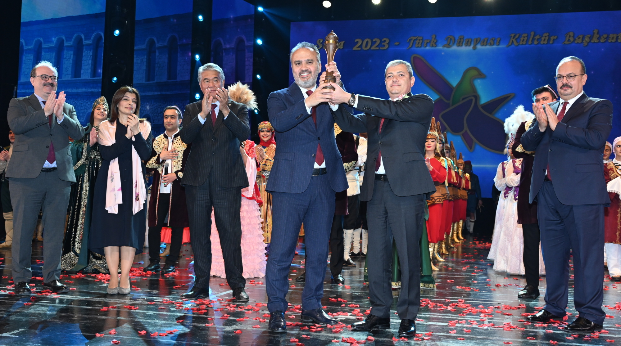 Türk kültür sancağı Bursa’dan Şuşa’ya geçti