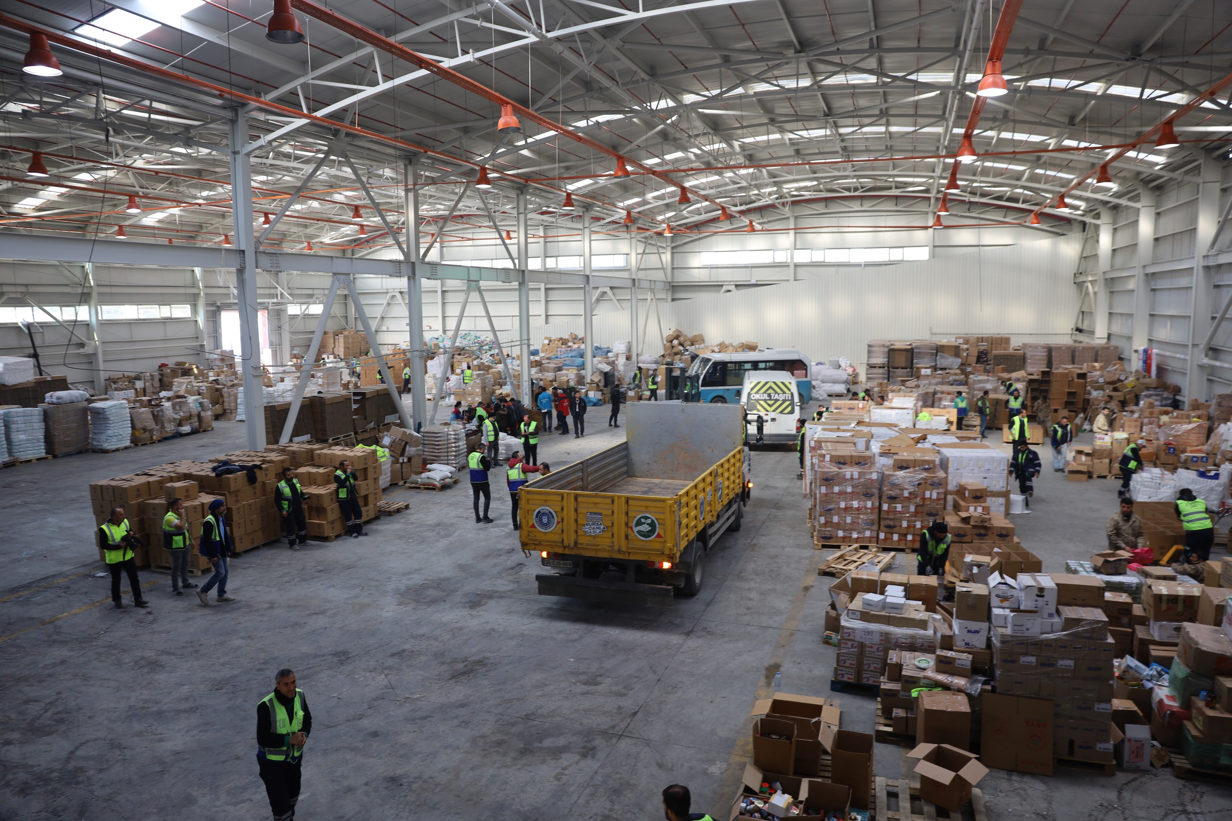 Bursa, depremzedelerin her an yanında