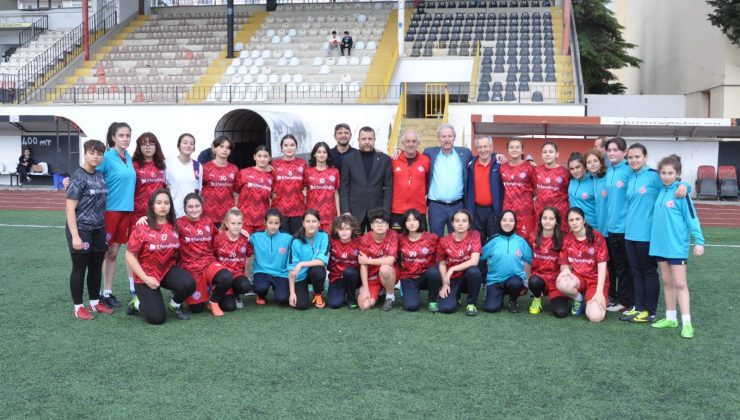 Gençlerbirliği kız takımına  MHP’den ziyaret