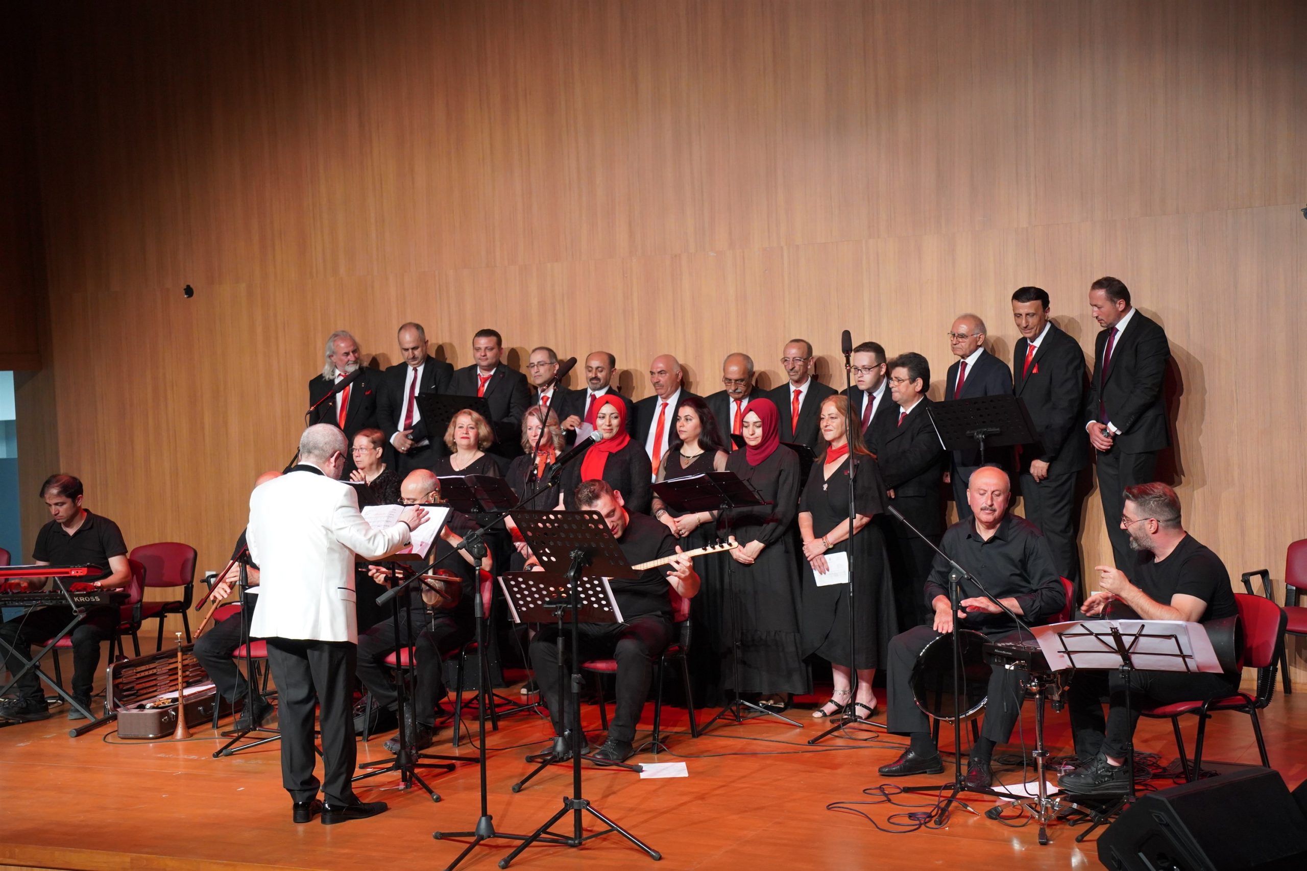 Halk Müziği Korosu’ndan Muhteşem Konser