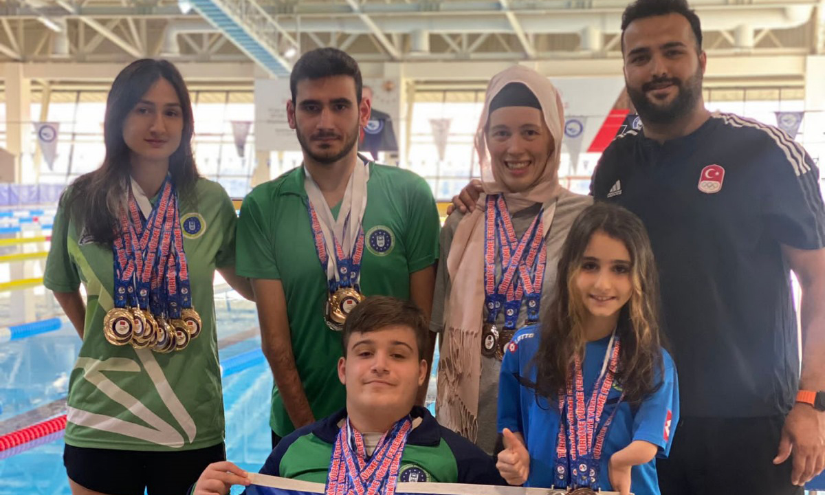 Büyükşehirli yüzücülerden 37 madalya