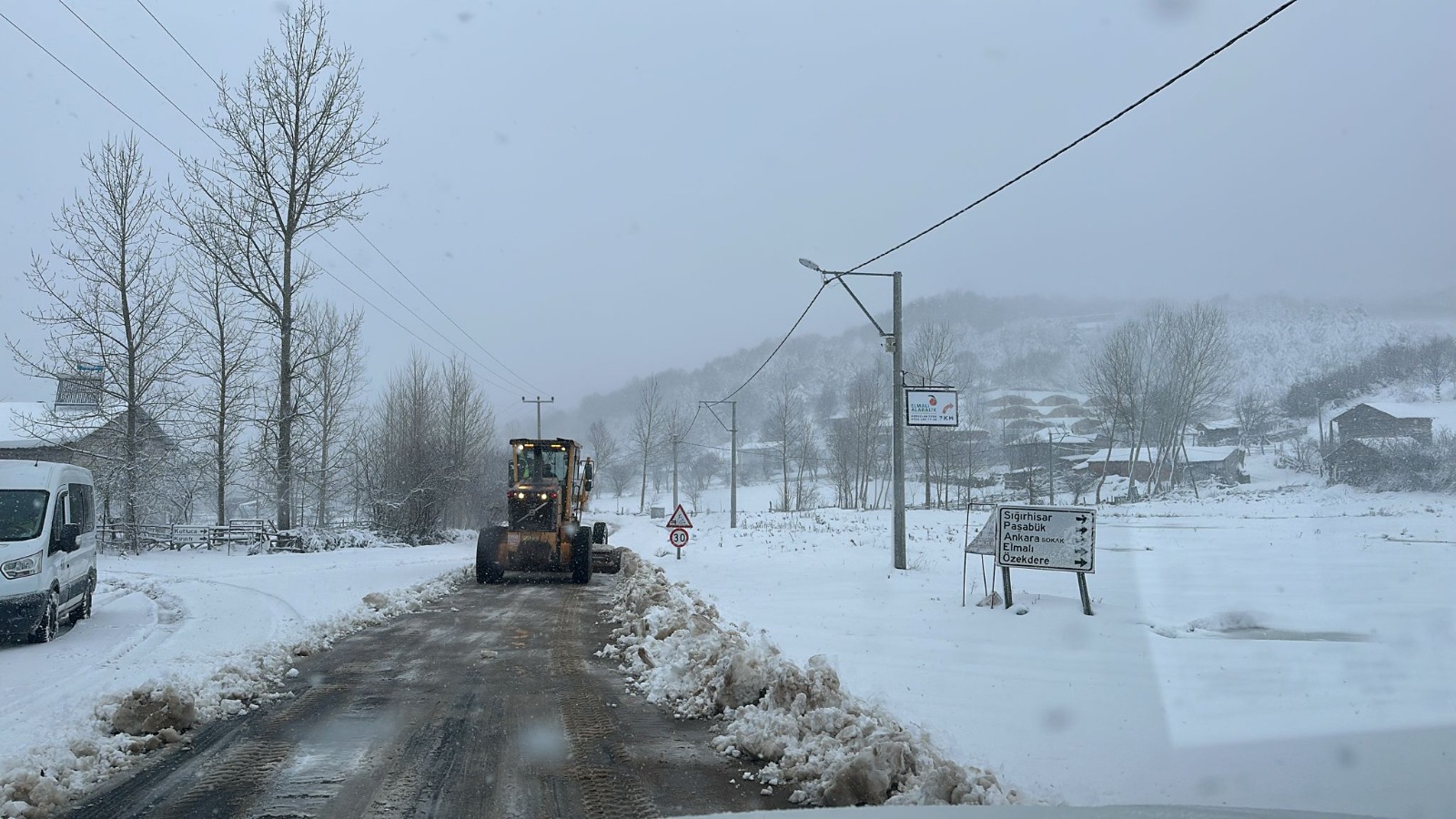 Büyükşehirde 56 mahallede kar mesaisi