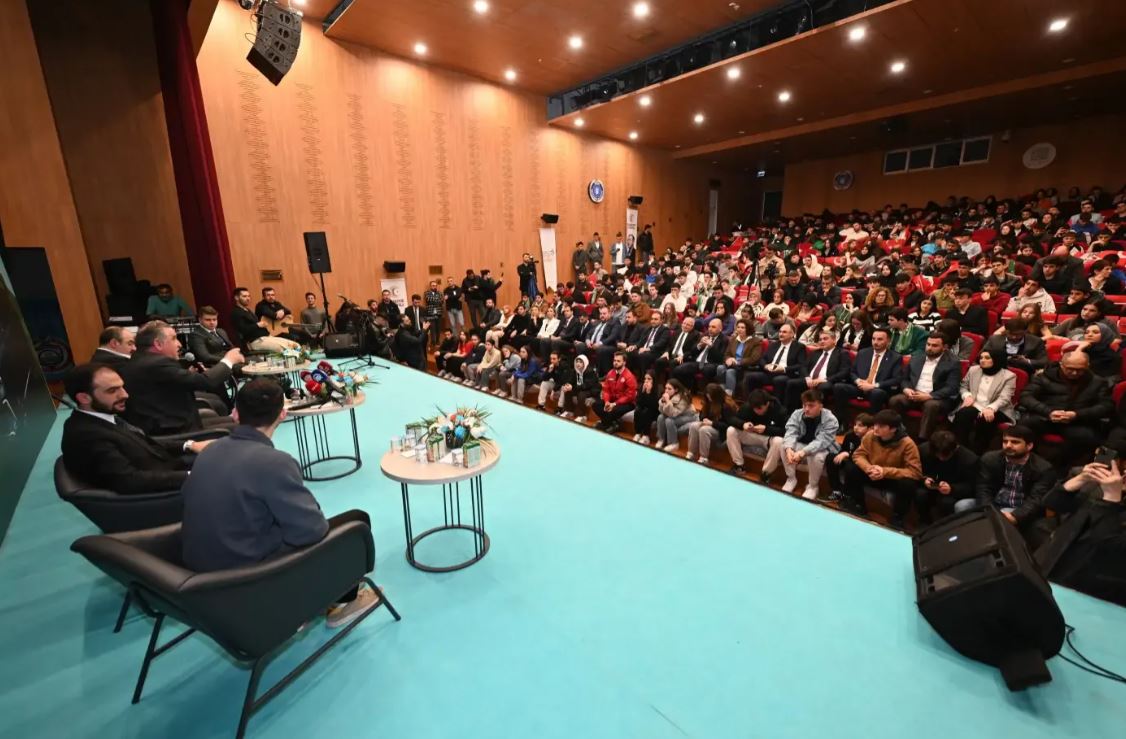 Gençlik ve Spor Bakanı  Orhangazi’de geçlerle buluştu