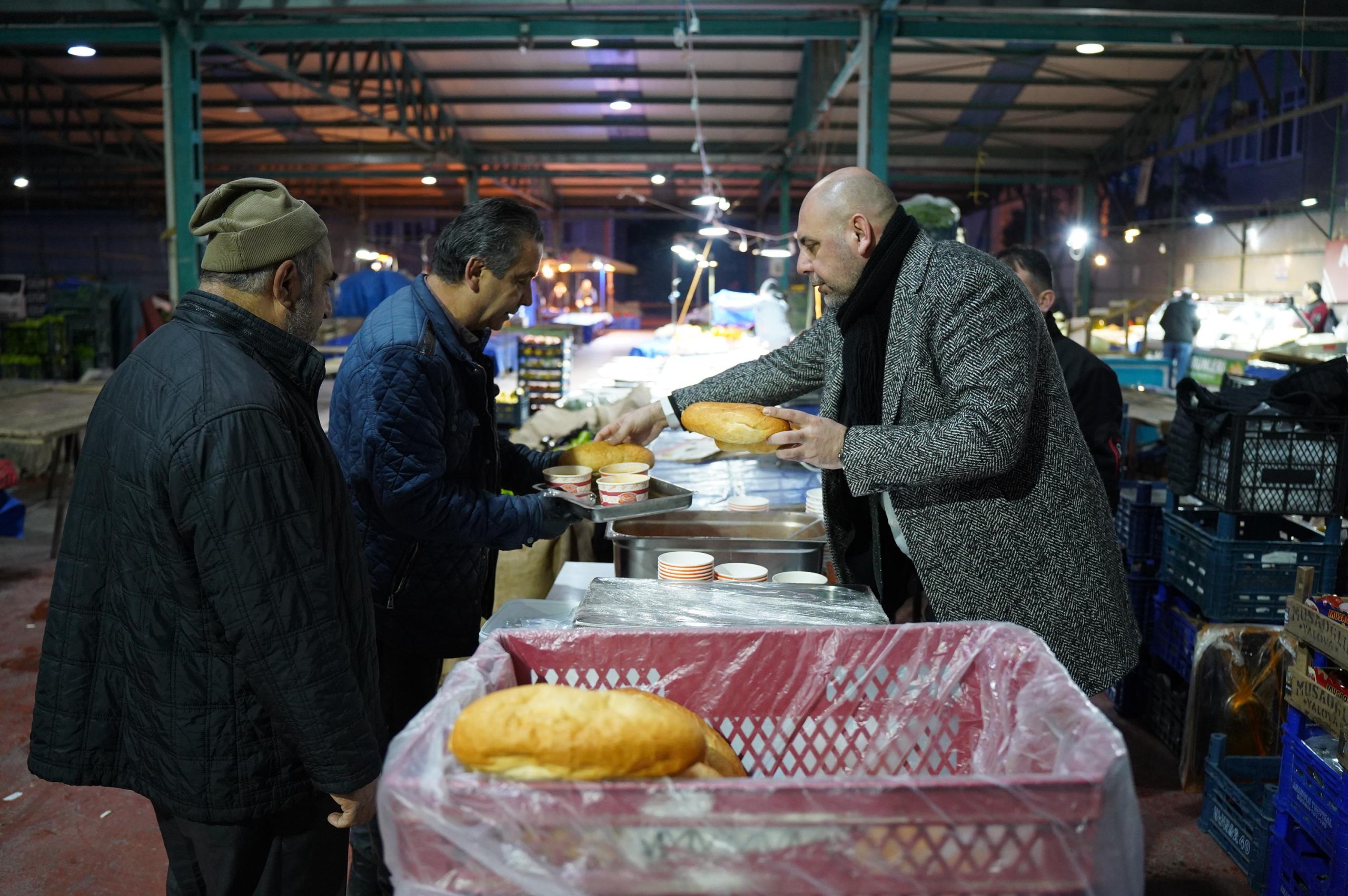 Başkanı Aydın, Perşembe Pazarı esnafıyla bir araya geldi