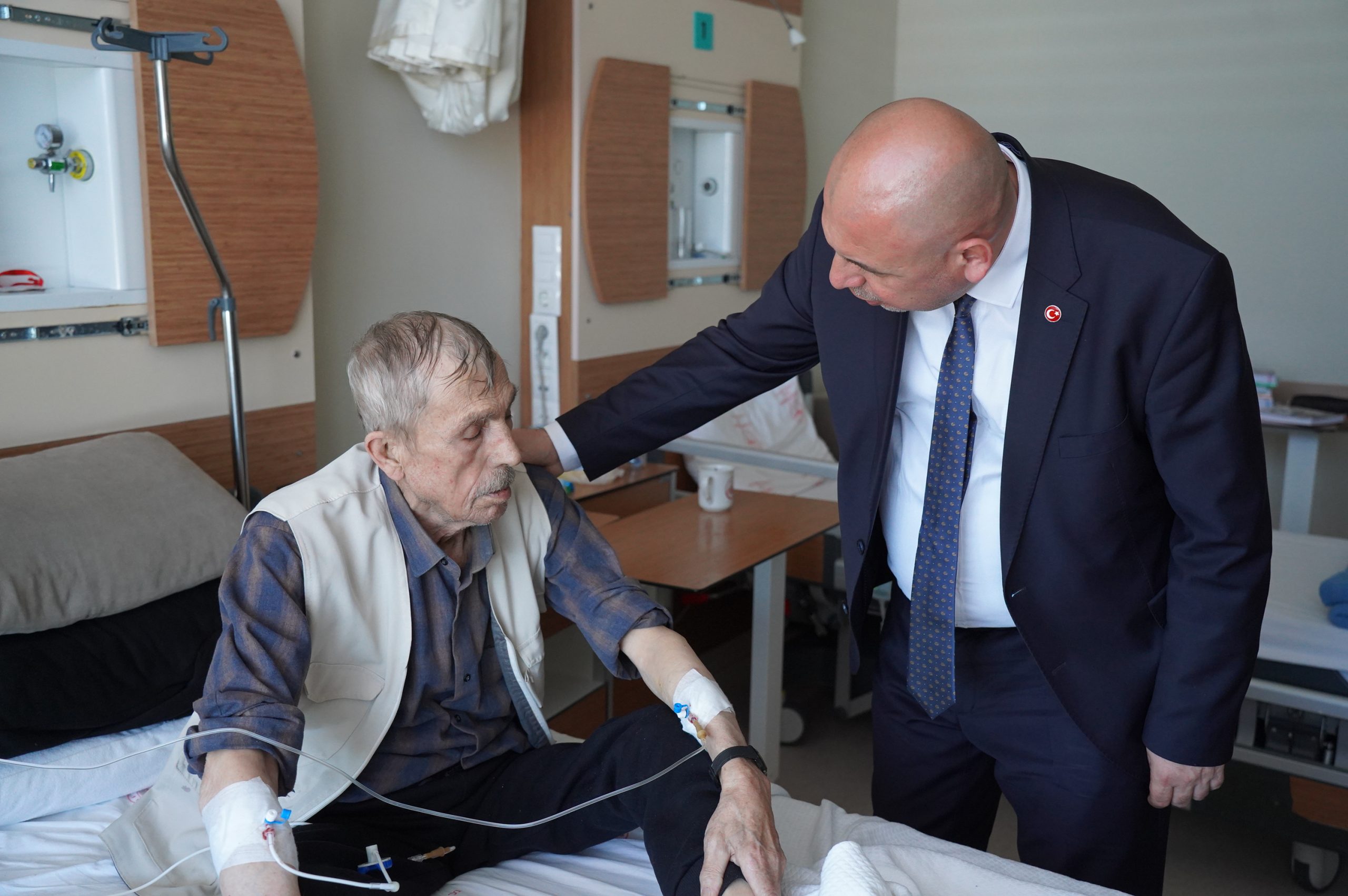 Başkan Aydın Yeni Dönemin İlk Ziyaretini Tedavi Gören Hemşehrilerine Yaptı