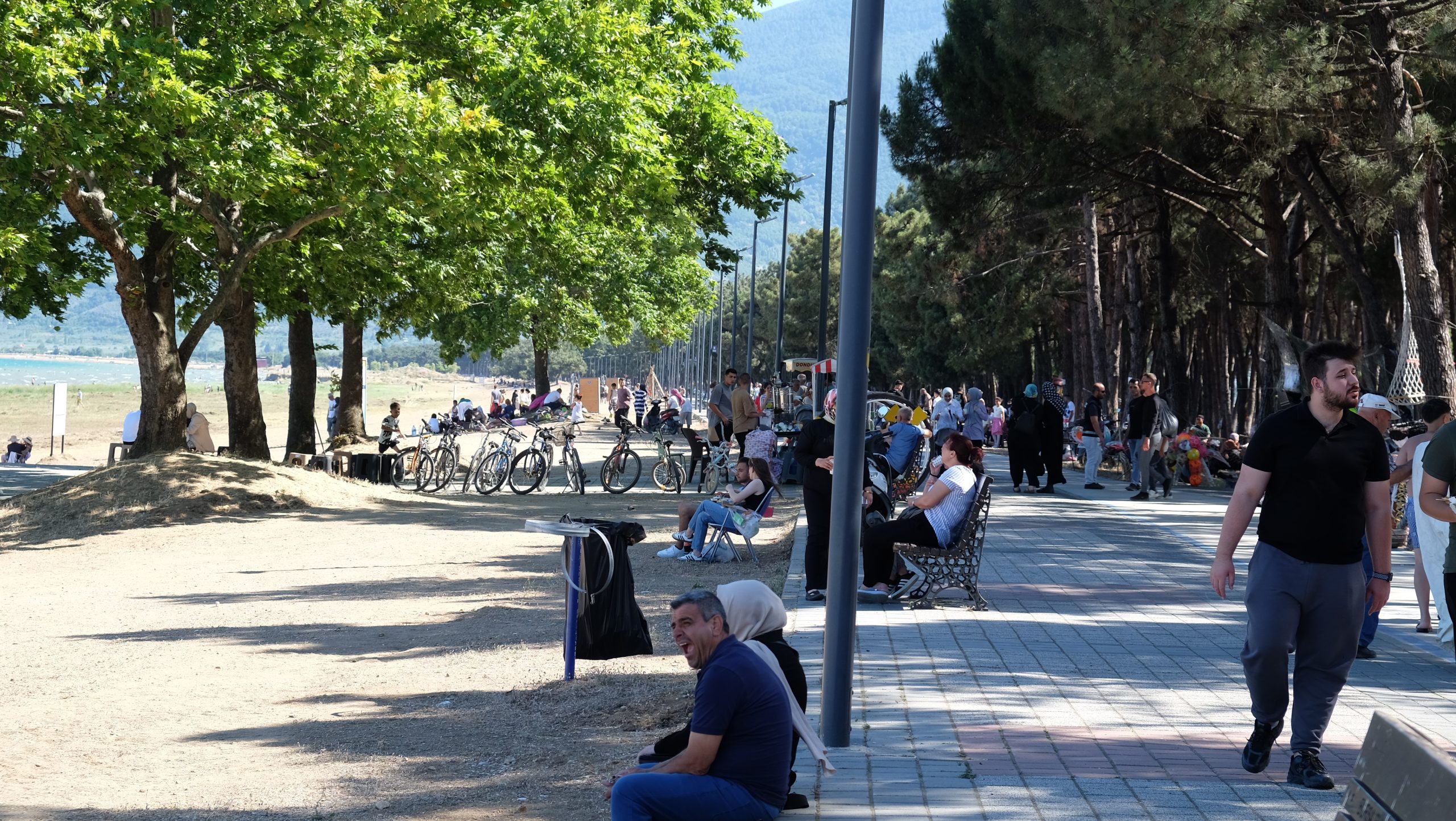 Serinlemek için göle akın ettiler