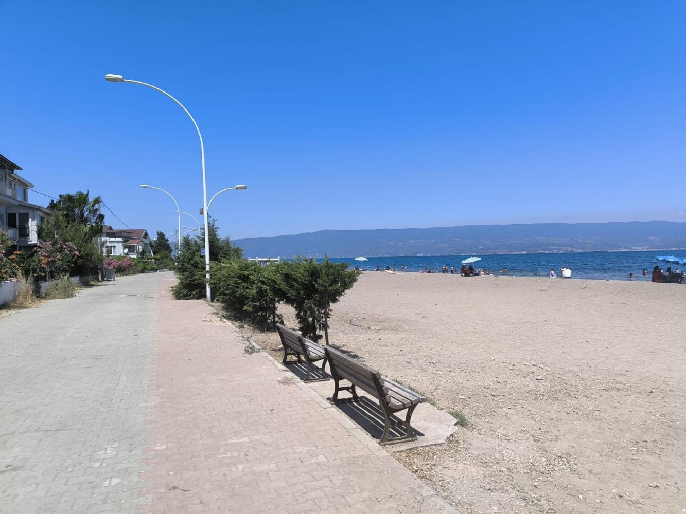 Gemlik Belediyesi’nden kapsamlı sahil temizliği