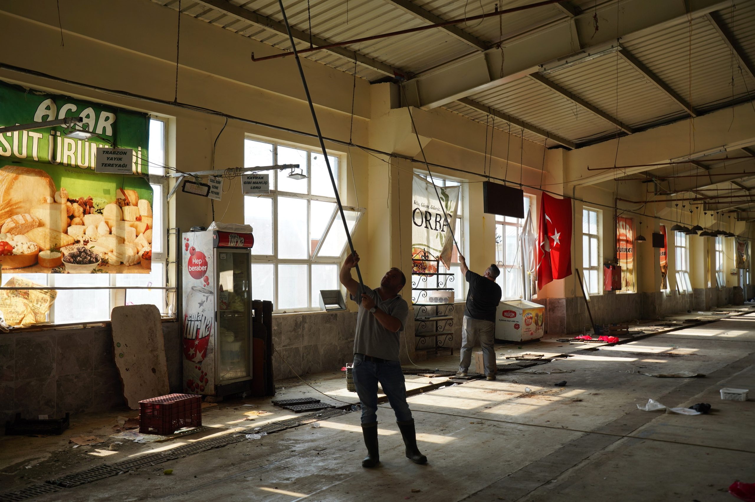 Pazaryeri tadilat nedeniyle caddeye taşındı