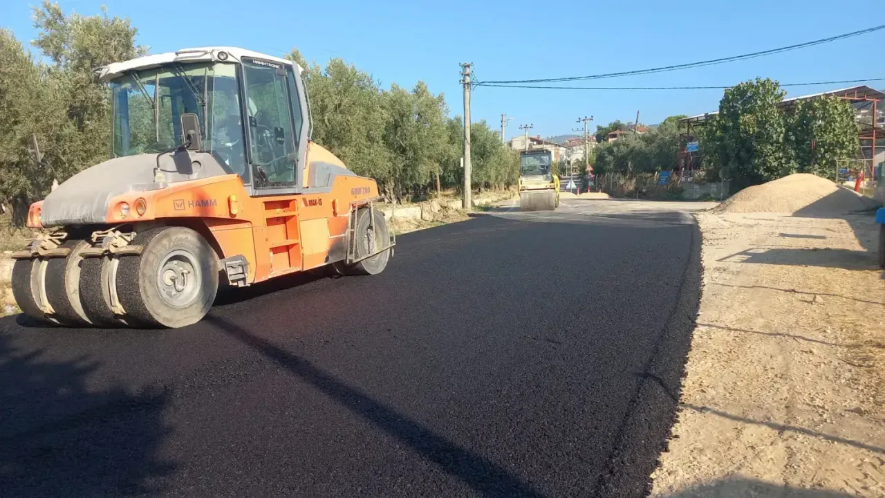 Yeniköy yolunda sıcak asfalt çalışması