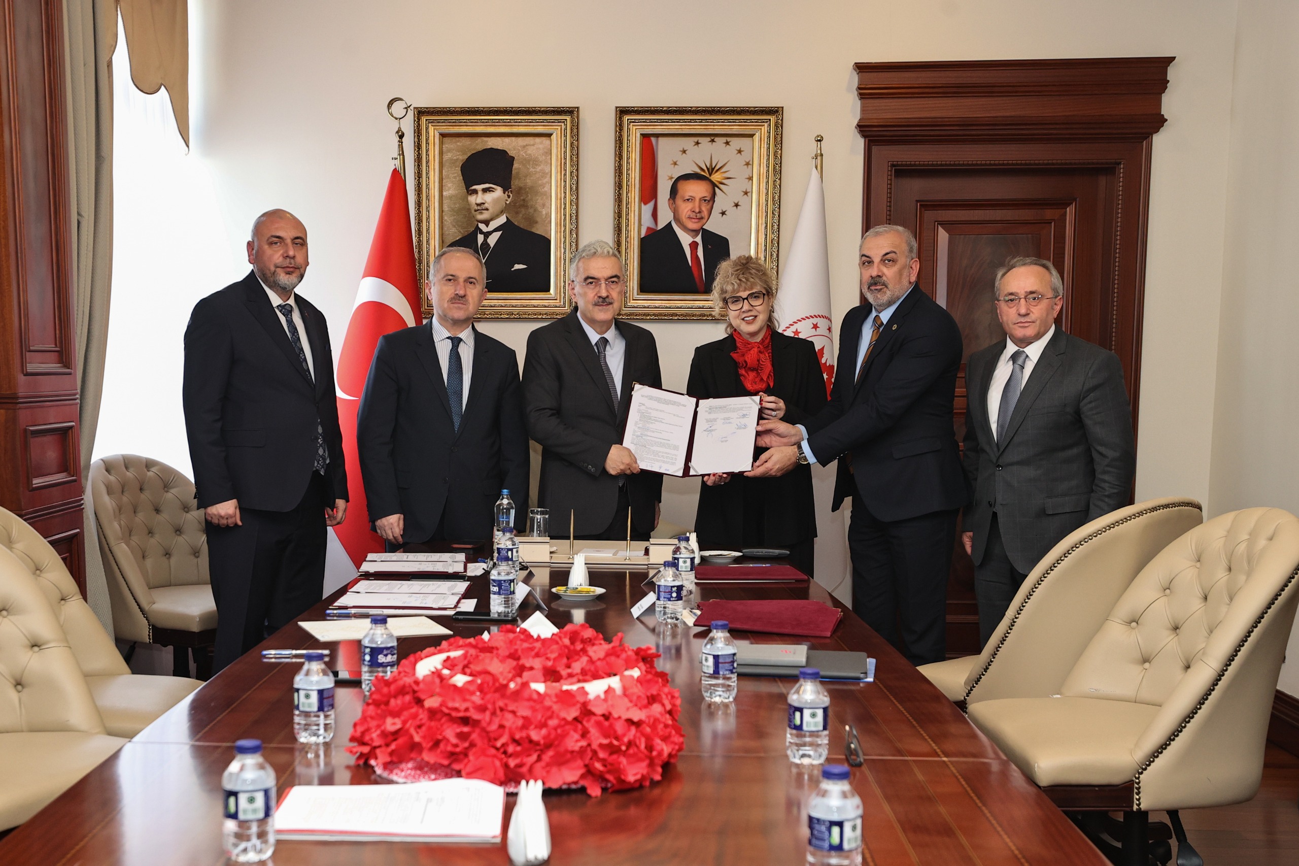 Orhangazi’ye Mesleki Eğitim Merkezi için imzalar atıldı