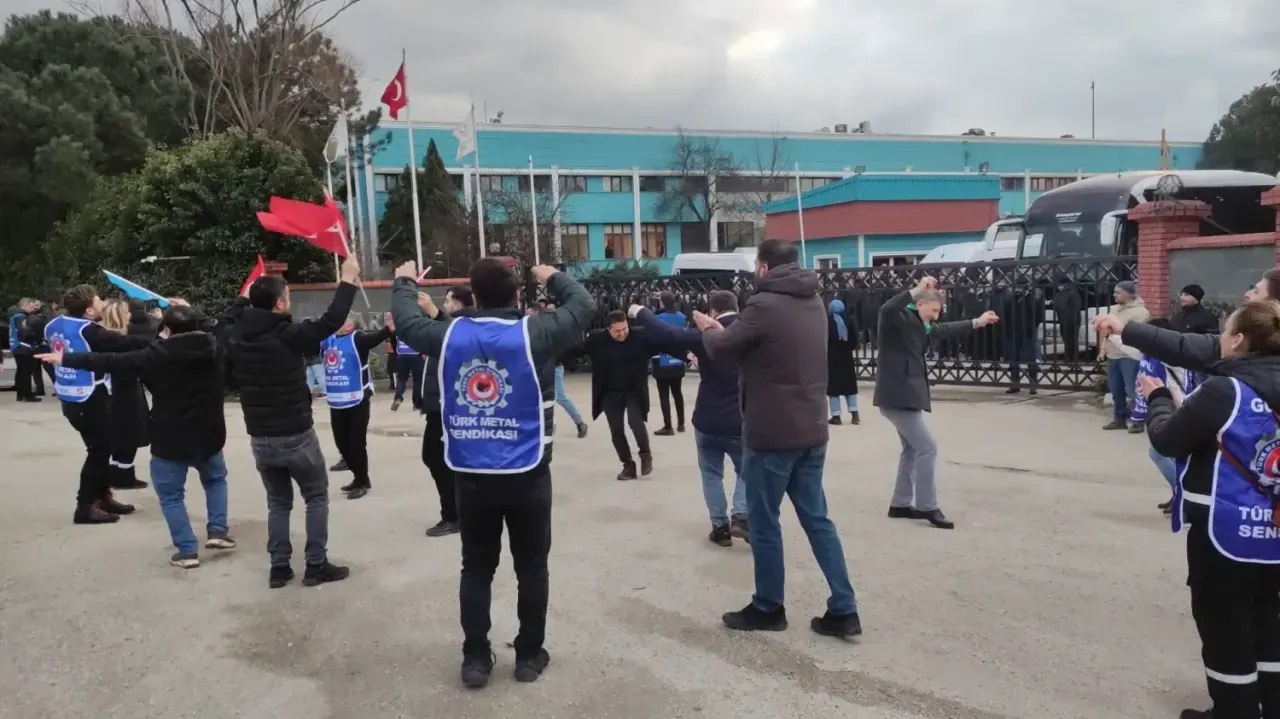 Sendika yetki aldı işçiler çiftetelli oynadı