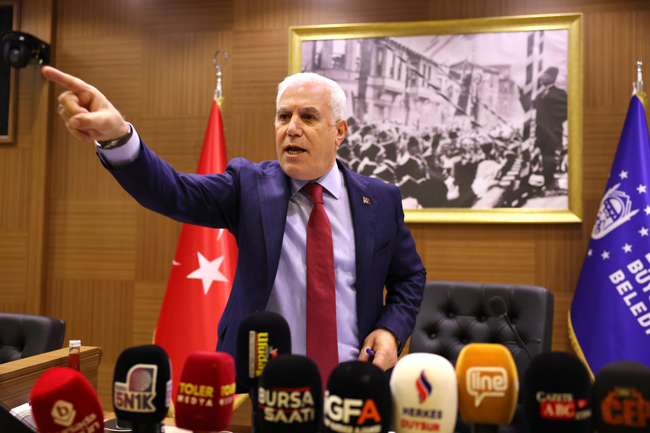 Bursa Büyükşehir Belediye Meclisi’nde Gerginlik