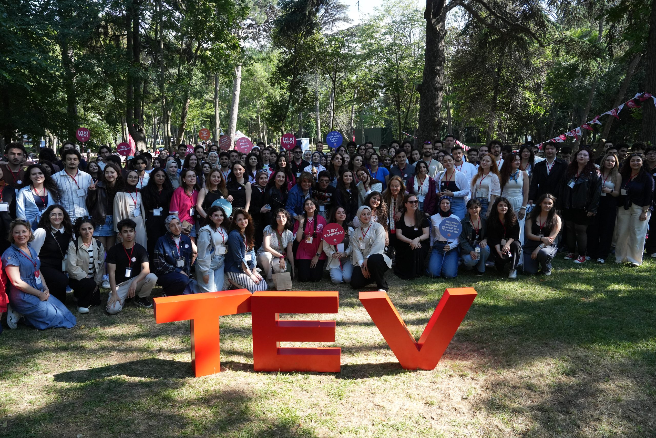 TEV Gençlik Buluşmasında Bursiyerleriyle Bir Araya Geldi