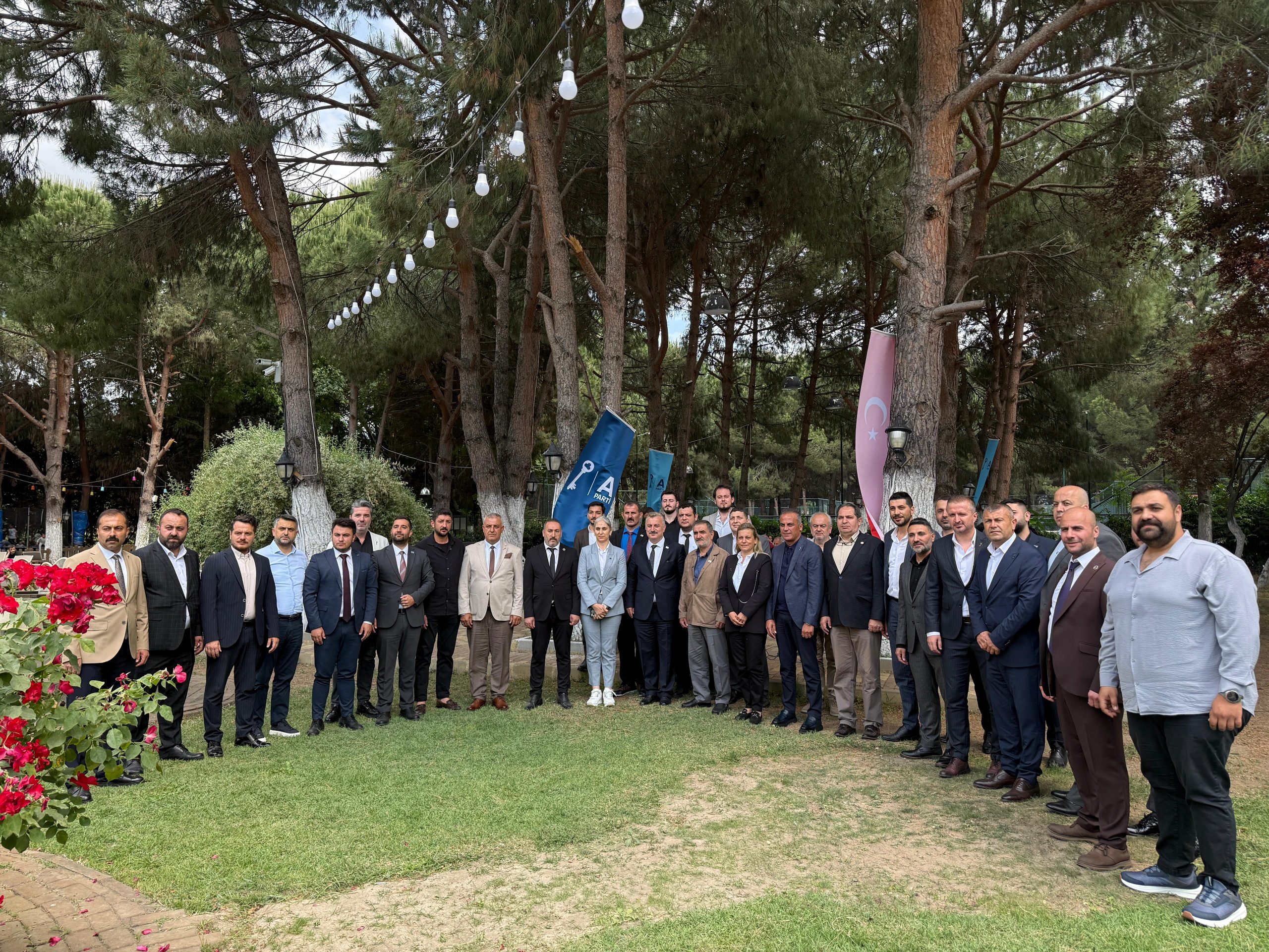 Anahtar Parti Orhangazi’de STK ve Muhtarlarla Buluştu