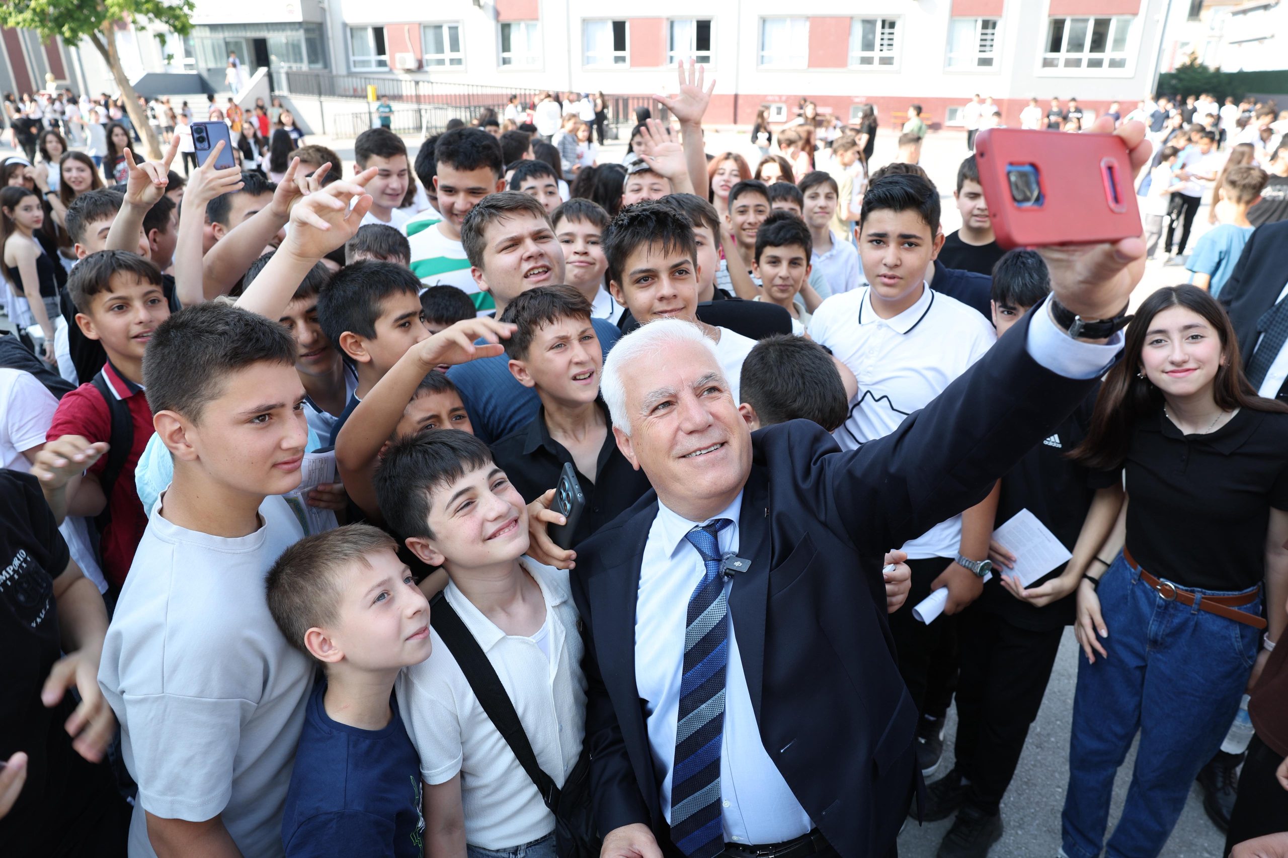 Büyükşehir’den öğrencilere eğitim desteği