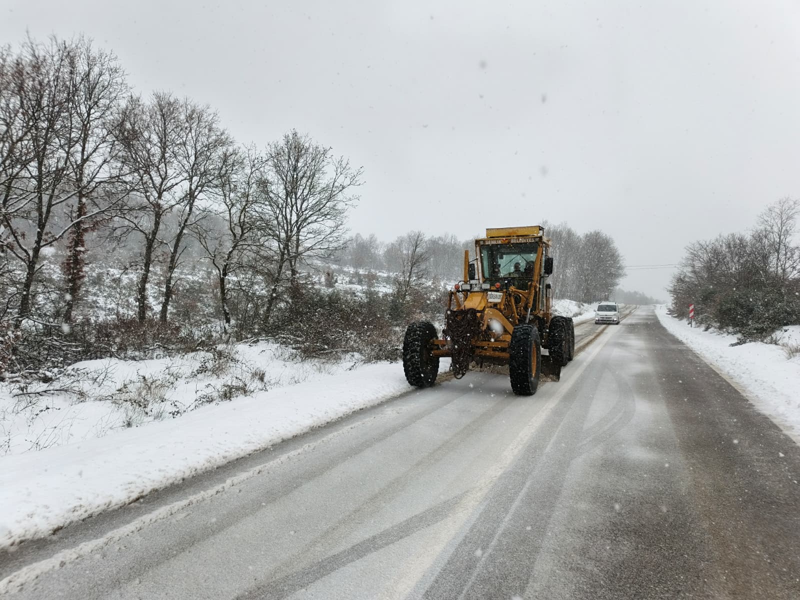 Gemlik Belediyesi’nden Karla Mücadelede Kesintisiz Çalışma