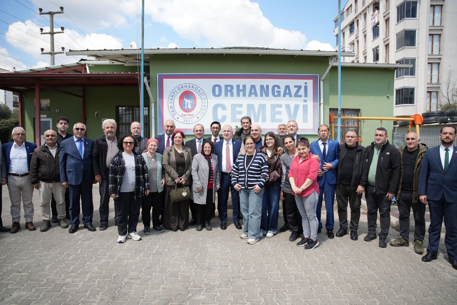 Ümit Özdağ Orhangazi’de: Şehitlik ve Cemevi Ziyareti, Vatandaşlarla Buluşma